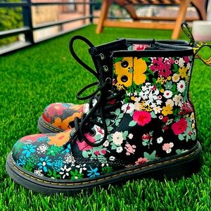 Kids flower Dr. Martins